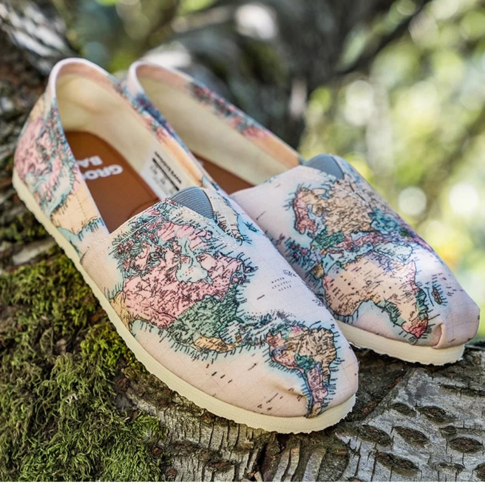 NWOT Groove Bags Vintage Geography Globe Slip On Shoes, Women’s 6.5 - Picture 1 of 12